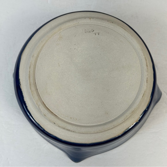 Elegant Navy Stoneware Serving Bowl - Picture 4 of 8